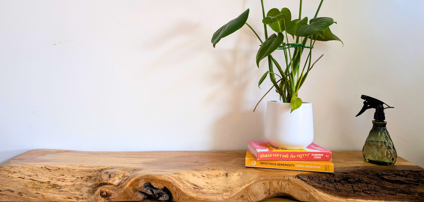 Monstera Shaped plant support in green